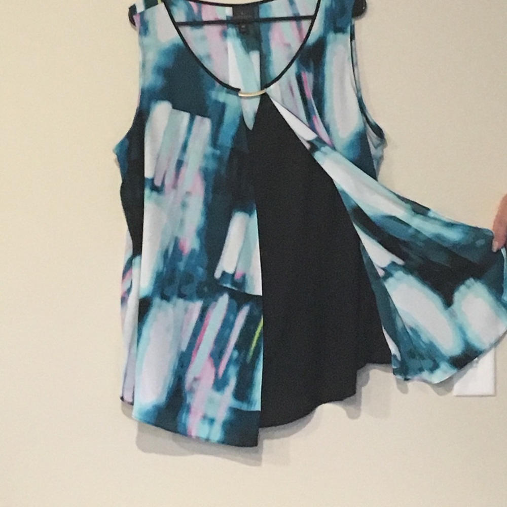 Beautiful Worthington layered sleeveless blouse